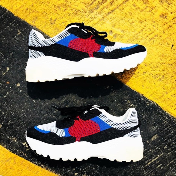 🌺HP🌺 Colorblock Sneakers - Picture 4 of 8